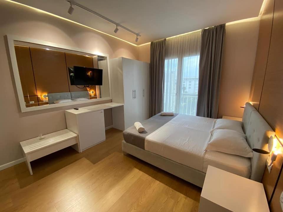 Hotel Edart Дуррес Екстер'єр фото