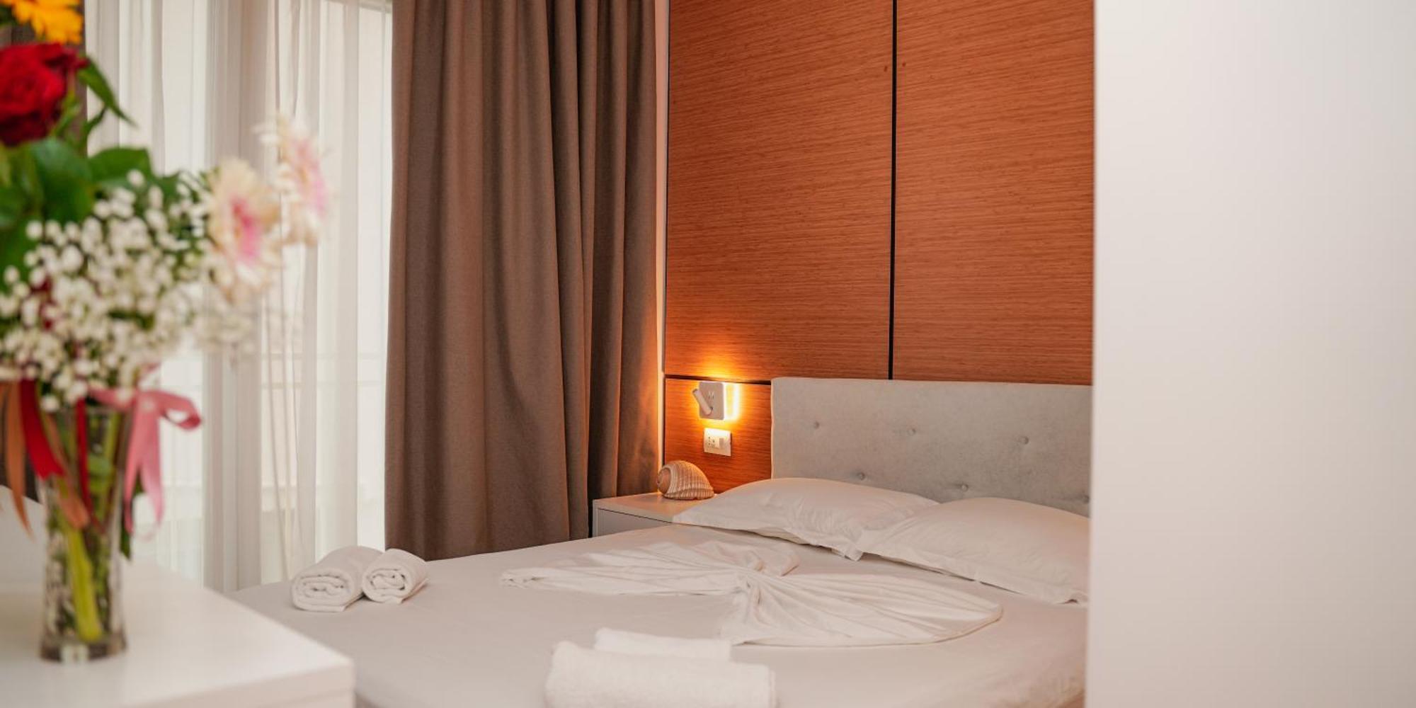 Hotel Edart Дуррес Екстер'єр фото